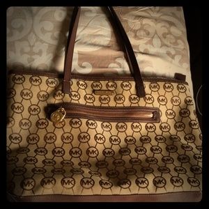 MK tote